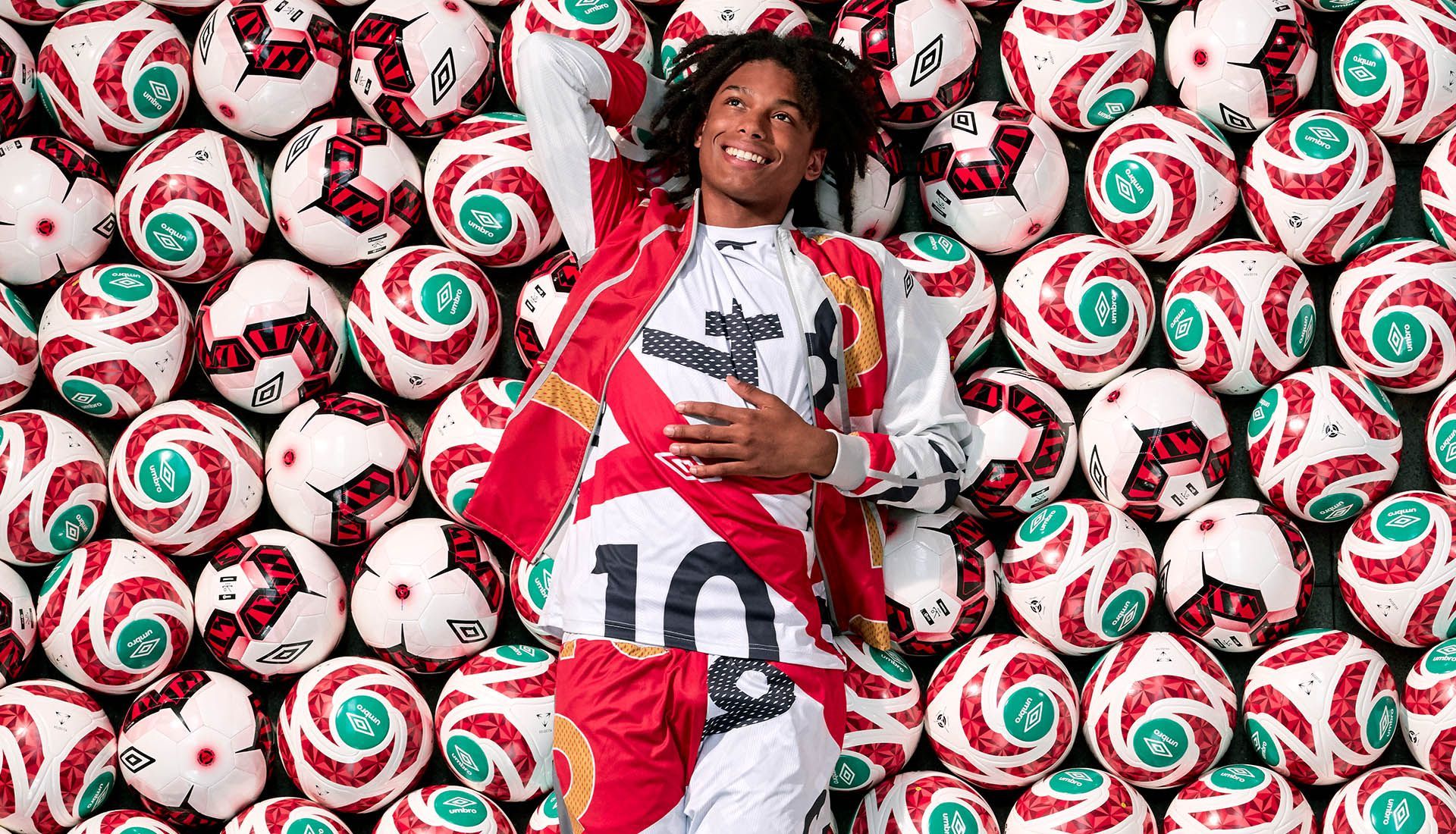 芸能人愛用アイテム特集 x Umbro Christopher jersey England to homage pays Raeburn ウェア
