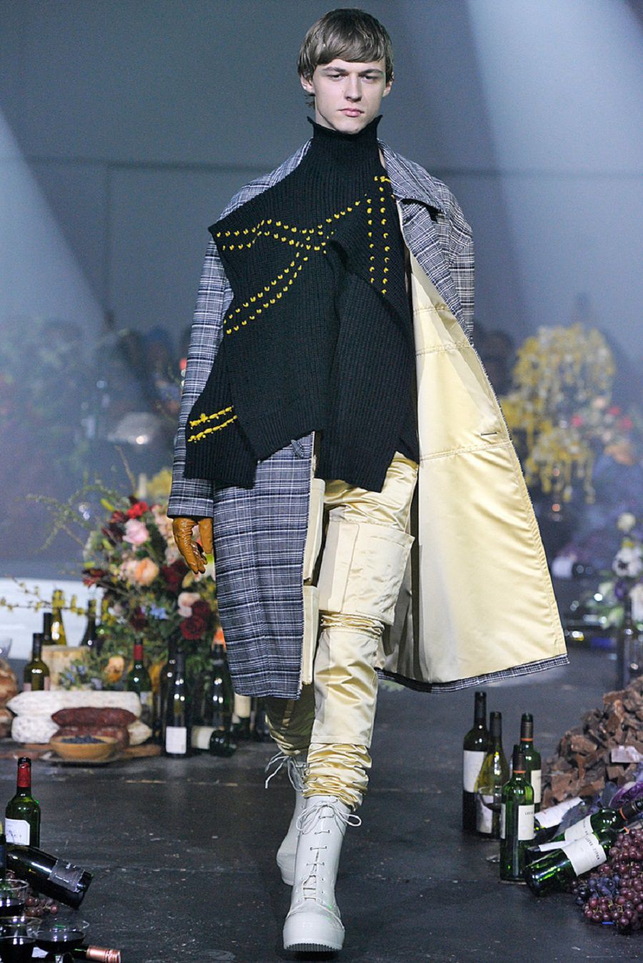 Raf Simons FW18 collection: to fight drugs inside and
