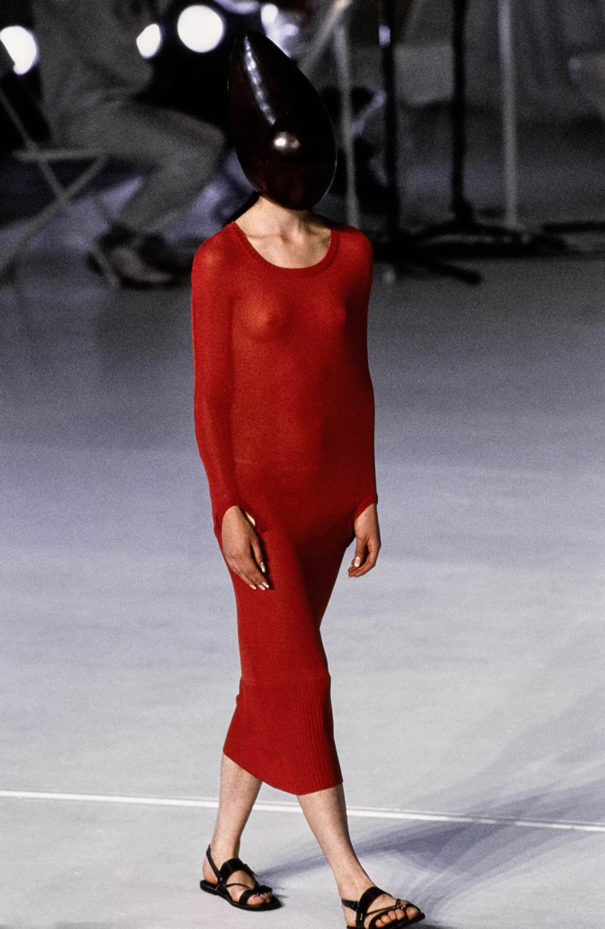 Hussein Chalayan's fashion special effects