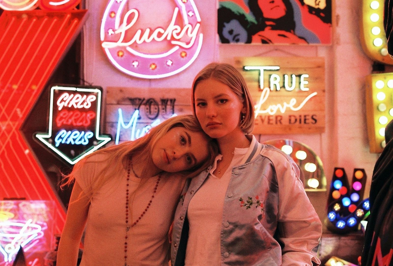 【希少品】She's not me / CHLOE SHEPPARD A Pastel Perspective by Chloe Sheppard | by Lomography | Medium
