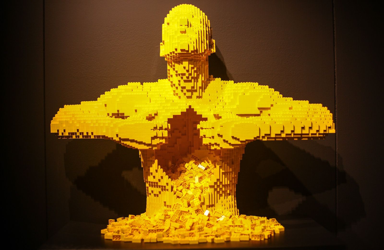 Oltre 1mln di Lego per più di 100 sculture: successo per Sawaya a Milano 