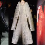 10 costumi perfetti per Halloween direttamente dalla passerella Da Comme des Garçons ad Alexander McQueen