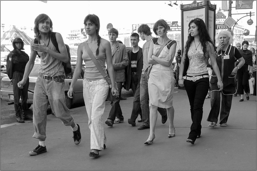 Nadia Tolokonnikova con Pëtr Verzilov durante la marcia dei dissidenti nel giugno 2007.