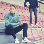 Una primavera italiana con la jacket 80s di Diadora Il brand italiano ripropone un classico della cultura calcistica direttamente dai suoi archivi
