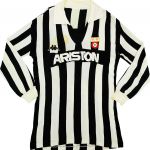 The original Claudio Gentile shirt sold at 2.500 £