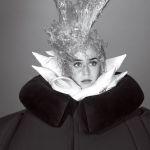 Katy Perry in COMME des GARÇONS è la protagonista della cover Vogue US Maggio Nell'intervista la cantante discute di razzismo generazionale, Donald Trump e femminismo