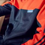 Un'altra iconica tracksuit '70 per adidas Originals Il three stripes continua nel suo trend riportando in auge pezzi iconici del passato