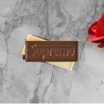 Here comes the latest gadget dedicated to Supreme: the chocolate bar Could not resist