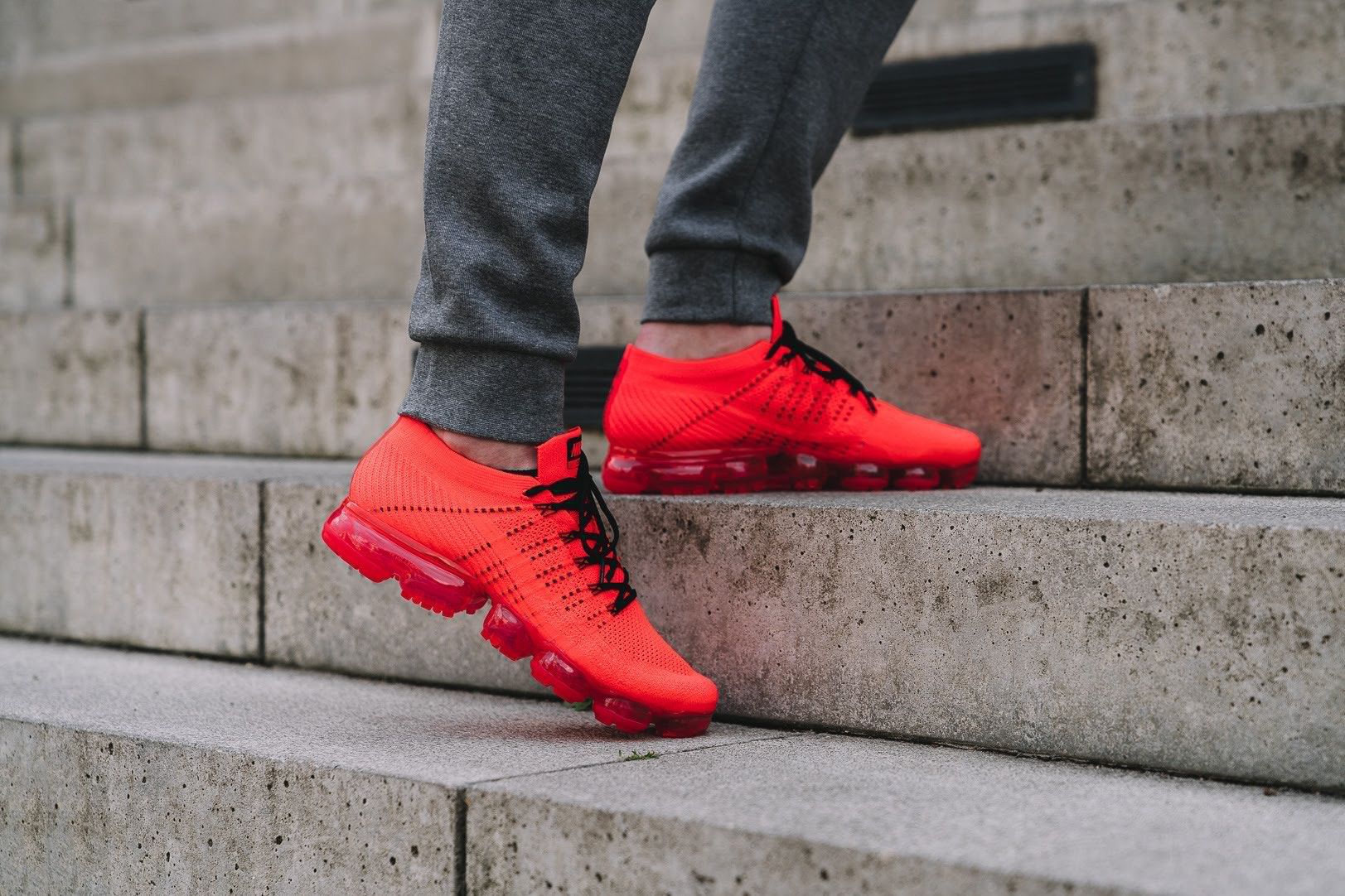vapormax with red bottom