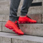 CLOT x Nike Air VaporMax Flyknit Lo Swoosh continua a produrre collaborazioni, con una scarpa rossa fiammante con accenti minimalisti
