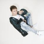 Reebok Classic welcomes Machine Gun Kelly in its family The music team around the brand grows with the American rapper, who will bring Reebok Club C on tour