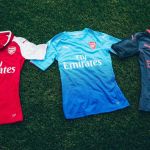 La maglia da trasferta 2017/18 dell'Arsenal L'away kit realizzato da Puma per i Gunners vede il ritorno del colore blu sulle maglie del club londinese