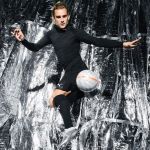 Antoine Griezmann presenta le PUMA ONE in versione cromata L'attacante dell'Atletico Madrid ha presentato la scintillante edizione limitata dello scarpino Puma