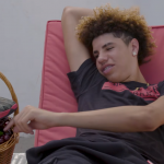 Il più giovane giocatore di basket di sempre a firmare una linea di scarpe È il sedicenne LaMelo Ball - il più piccolo dei fratelli Ball - che ha appena lanciato le Melo Ball 1