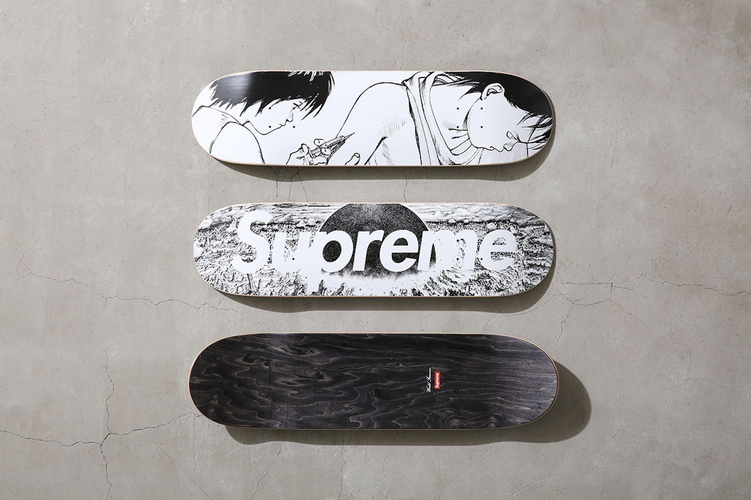 Supreme shop akira collab