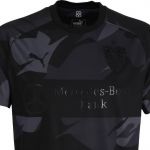 La maglia camo nera dello Stoccarda Il camo è il trend di quest'anno sulle maglie da calcio?