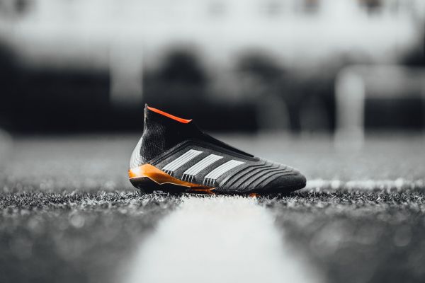 ⭐️adidas Predator 18.4 ブラック/オレンジ The return of the legend: adidas unveiled the Predator 18+ - nss