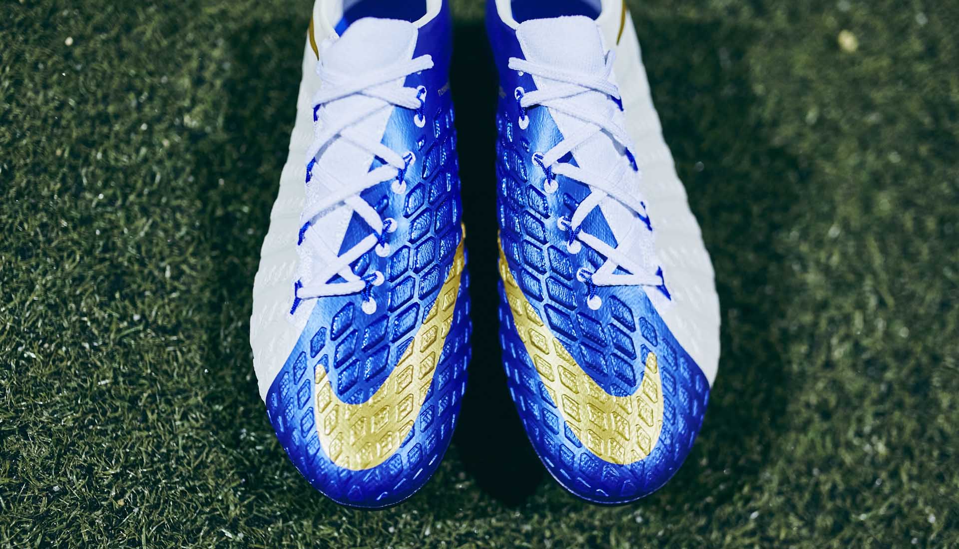 シューズ NIKE HYPERVENOM PHANTOM 3 ''HARRY KANE\" Harry Kane Recieves Special Edition Hypervenom III 