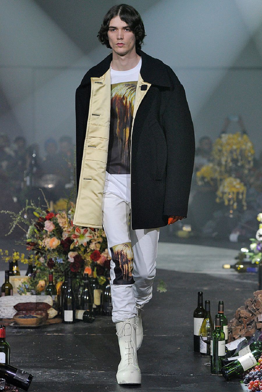 Raf Simons FW18 collection: to fight drugs inside and