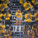 Ecco tutto quello che dovete sapere sul live di Beyoncè a Coachella Queen B. incendia il festival di Indio che diventa #Beychella
