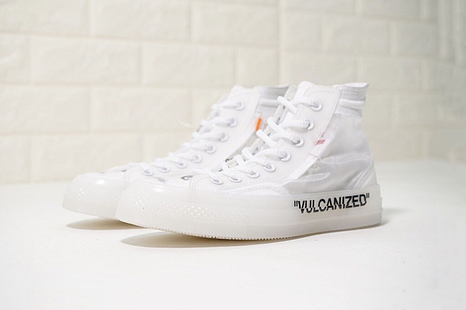 absurd bodsøvelser . It is this the new Converse x Off-White?
