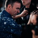 Raf Simons torna a Parigi per la collezione menswear SS19 Please don't touch my Raf
