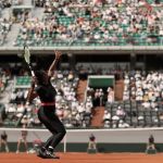 Serena Williams ha giocato al Roland Garros con una tuta da Black Panther La tennista americana è tornata a giocare un match del Grande Slam dopo quasi un anno con un look sorprendente