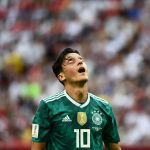 Mesut Özil spiega il razzismo Sono tedesco quando vinciamo e un immigrato quando perdiamo