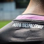 The new Padova jersey is dedicated to Palermo Calcio A black and pink shirt as a tribute to the 30-year-long friendship between the two clubs