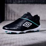 Umbro ha lanciato le prime scarpe in pelle e senza lacci Le Medusae 3 Elite sono una roba mai vista prima