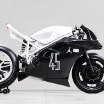 La Ducati ispirata alla Nike Air Jordan XI 'Concord' La Ducati 916 customizzata con i colori di una delle Jordan più amate di sempre