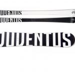 Gli sci e lo snowboard della Juventus I bianconeri sono ai vertici anche del merchandising natalizio