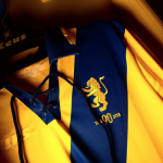 La maglia retrò per i 90 anni del Frosinone Tutta la fede per i colori giallo-azzurro