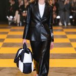 Emma Stone, Catherine Deneuve et Justin Theroux se pressent chez Louis  Vuitton