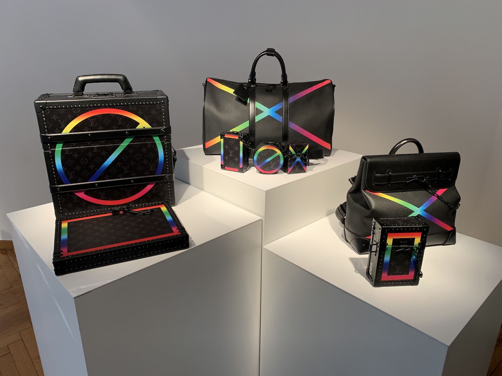 Louis Vuitton 
バングル モノグラムブラウン・ブラック Louis Vuitton x Takashi Murakami LV × TM Portefeuille Claire