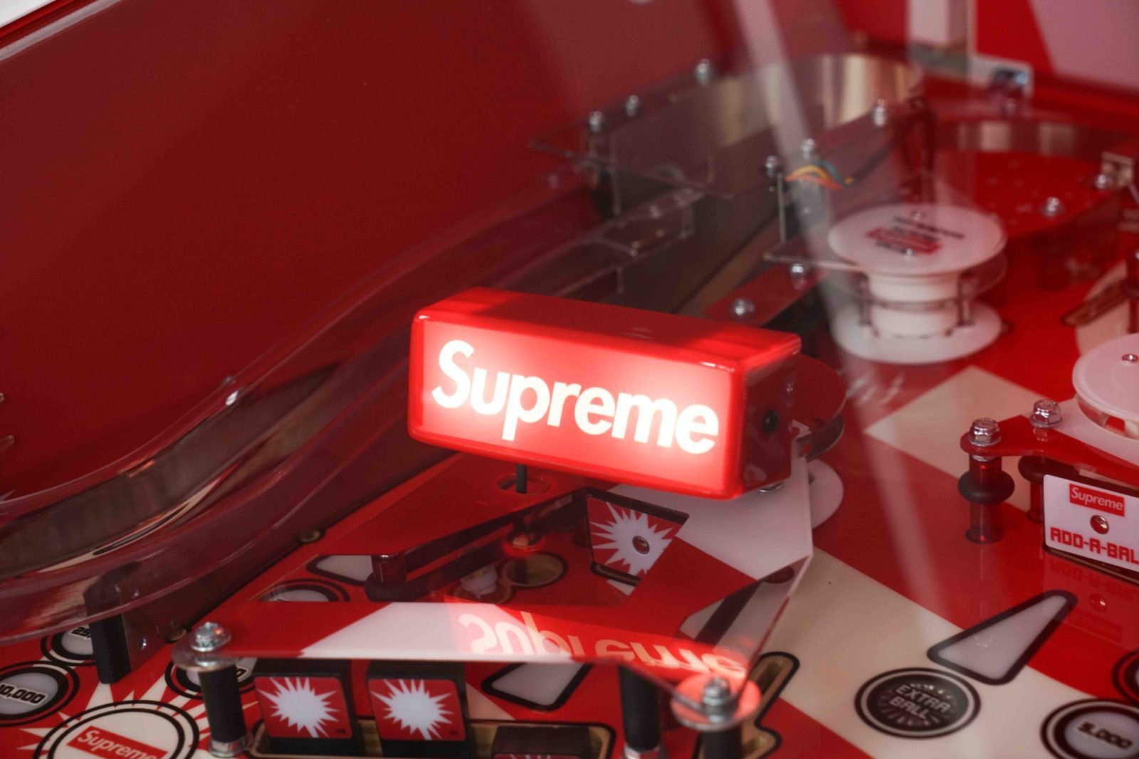 Sotheby's will host the largest ever Supreme auction 1306 Supreme accessories will be auctioned off in Hong Kong