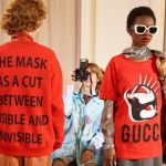 Slogan e maschere nella nuova capsule Gucci Manifesto Gli accessori protagonisti della sfilata FW19 della maison