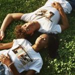 MAC Cosmetics lancia una T-shirt insieme a M1992 La collaborazione include un packaging speciale e un lipstick