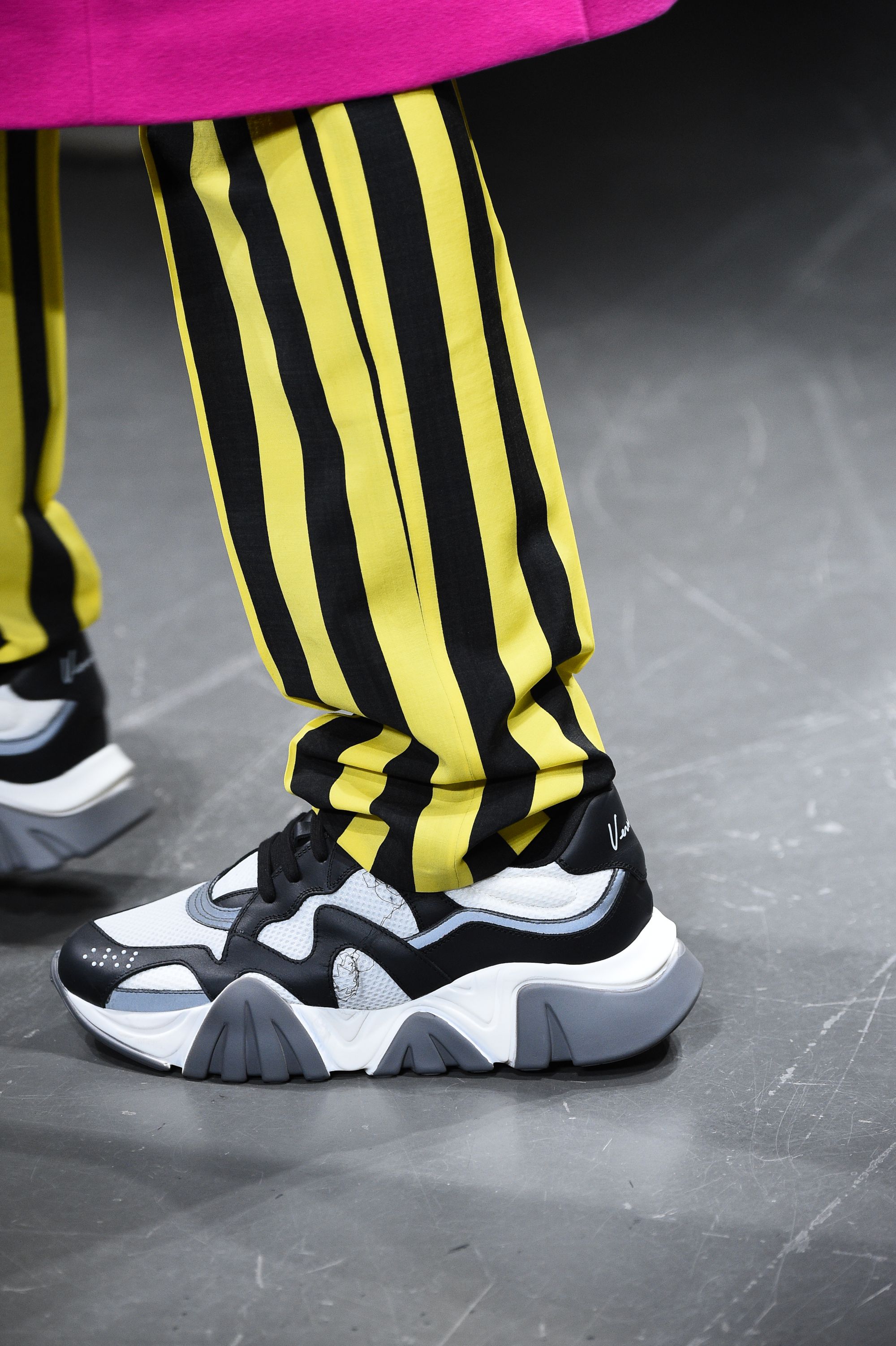 VERSACE ステゴロパンチャーズ Versace officially introduces it's new Squalo Sneaker - nss