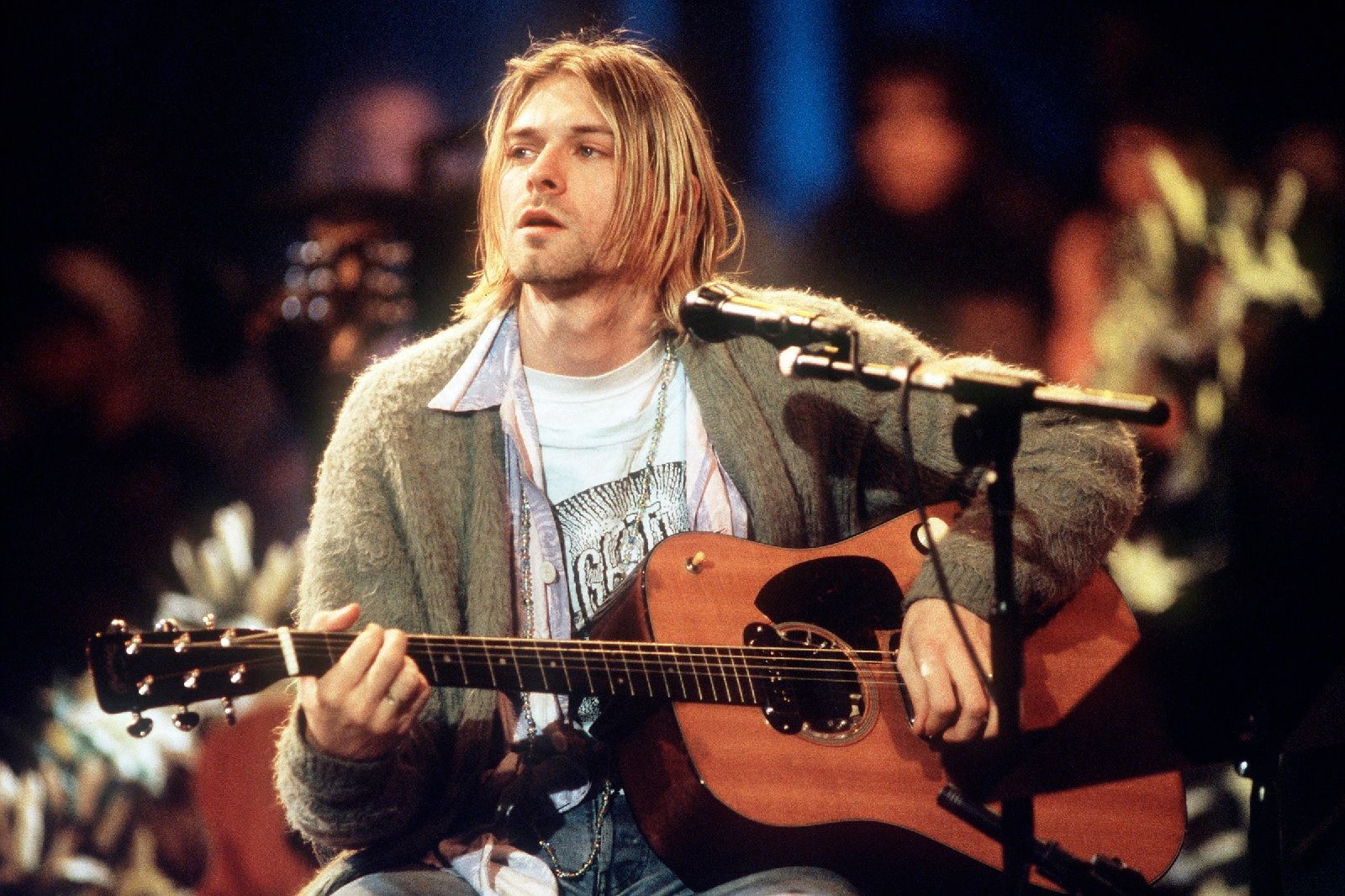 Kurt Cobain’s guitar and “MTV Unplugged” sweater head to auction  A unique chance to get a piece of rock history