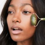 Perché i Jade Roller sono l'ultima frontiera dello skincare Un metodo antichissimo per donare luminosità all'incarnato
