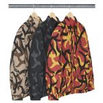 Supreme è stato citato in giudizio per violazione del copyright ASAT Outdoors LLC ha accusato il brand di skate di NY di aver copiato la sua stampa mimetica