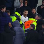 Eric Dier corre in tribuna per aggredire un tifoso Ricordi e ricorsi storici dopo l'episodio del centrocampista inglese