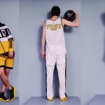 I palloni da basket e gli skateboard firmati Fendi La doppia F va a decorare accessori e abbigliamento dall'animo sportivo