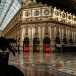 Quanto sta costando il Coronavirus all'industria della moda Dal fast fashion al luxury, tutti i settori iniziano a fare i conti con perdite e cali di vendite