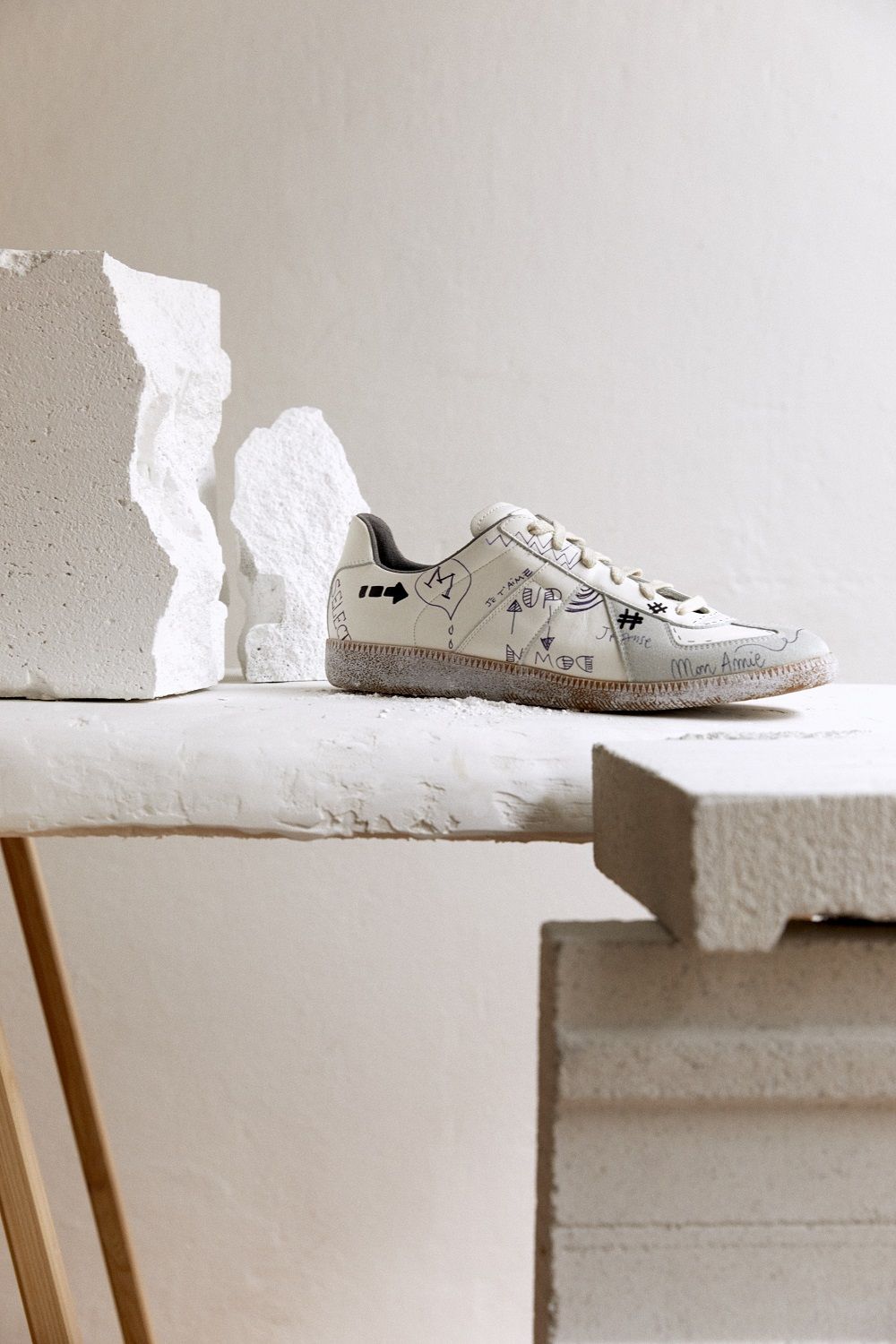Maison Margiela Graffiti low-topスニーカー38 Maison Margiela's 'Vintage Graffiti' Replica sneaker x