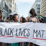 9 modi concreti per aiutare il #BlackLivesMatter dall’Italia Una donazione o una firma aiuteranno la causa molto più di qualunque post sui social