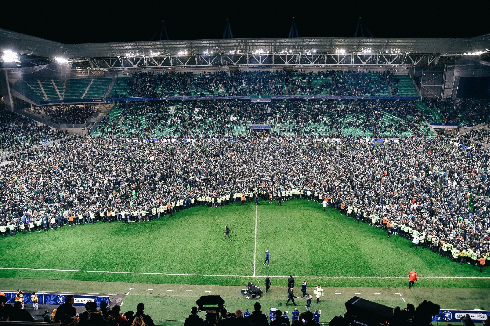 15. Stadio Geoffrey Guichard, Saint-Étienne - St. Etienne