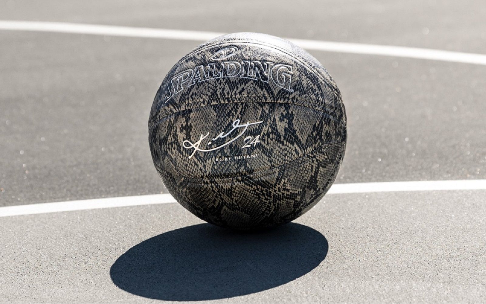 Spalding store kobe ball