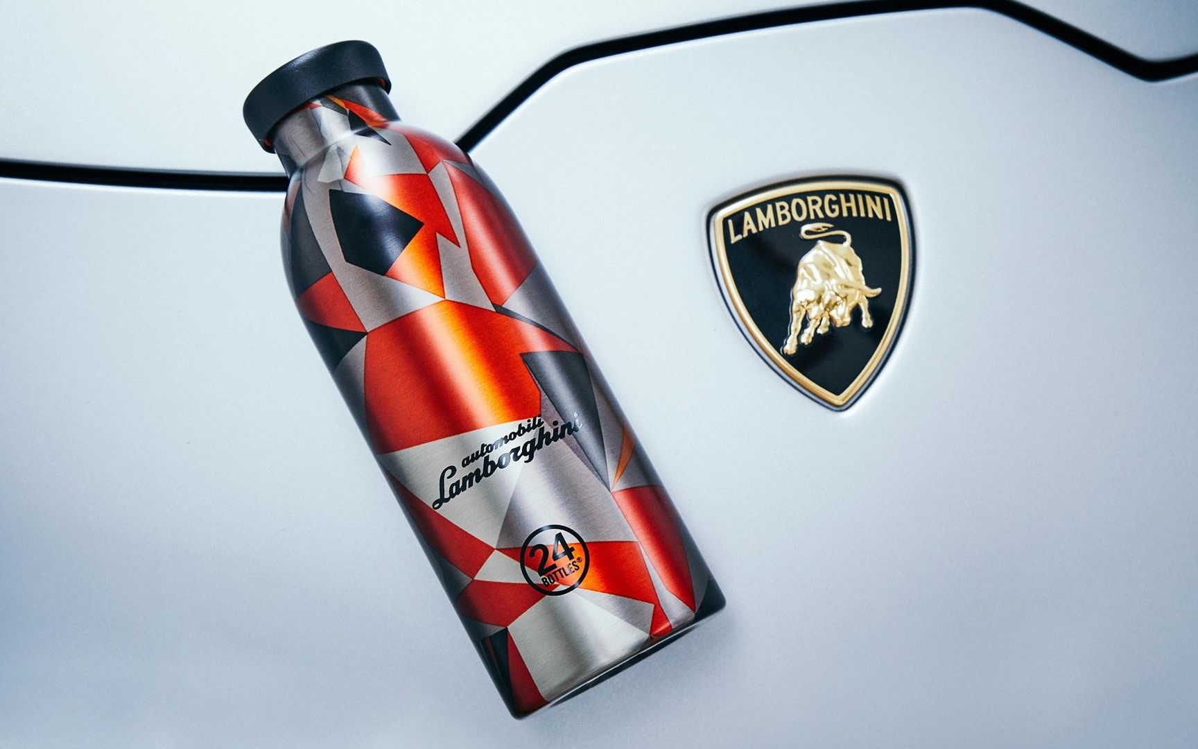 The new Special Edition Climate Bottle by 24Bottles x Lamborghini Inspired by the camouflage pattern of the Lamborghini Aventador SVJ